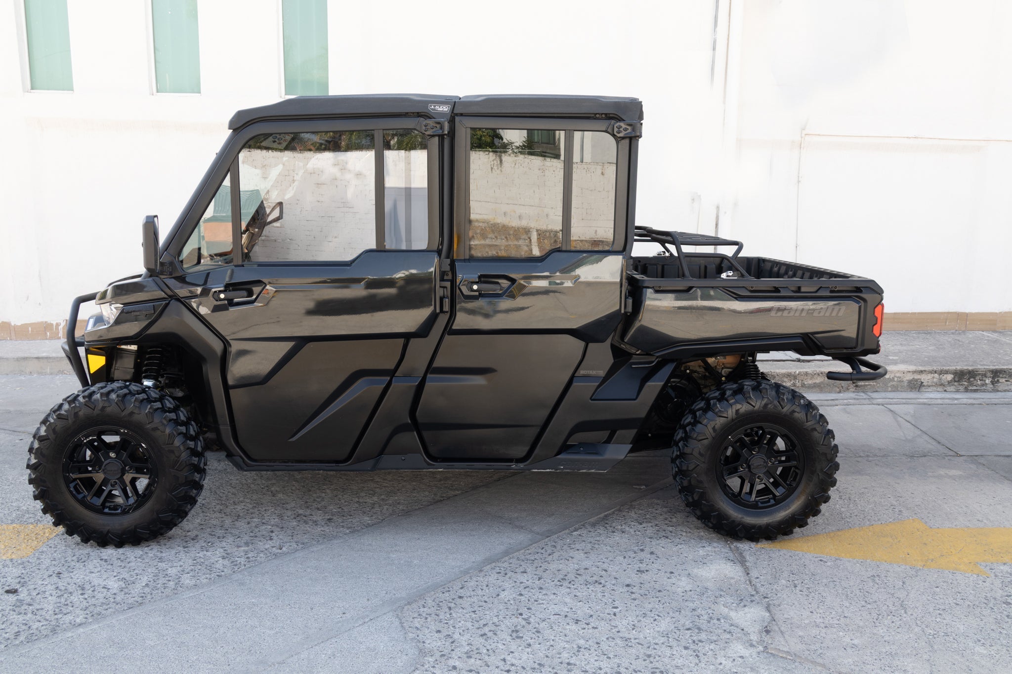2025 Can-Am Defender HD10