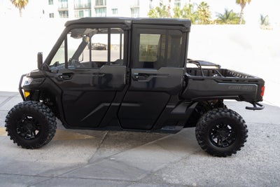 2025 Can-Am Defender HD10