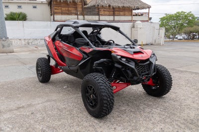 2025 Can-Am Maverick R Base