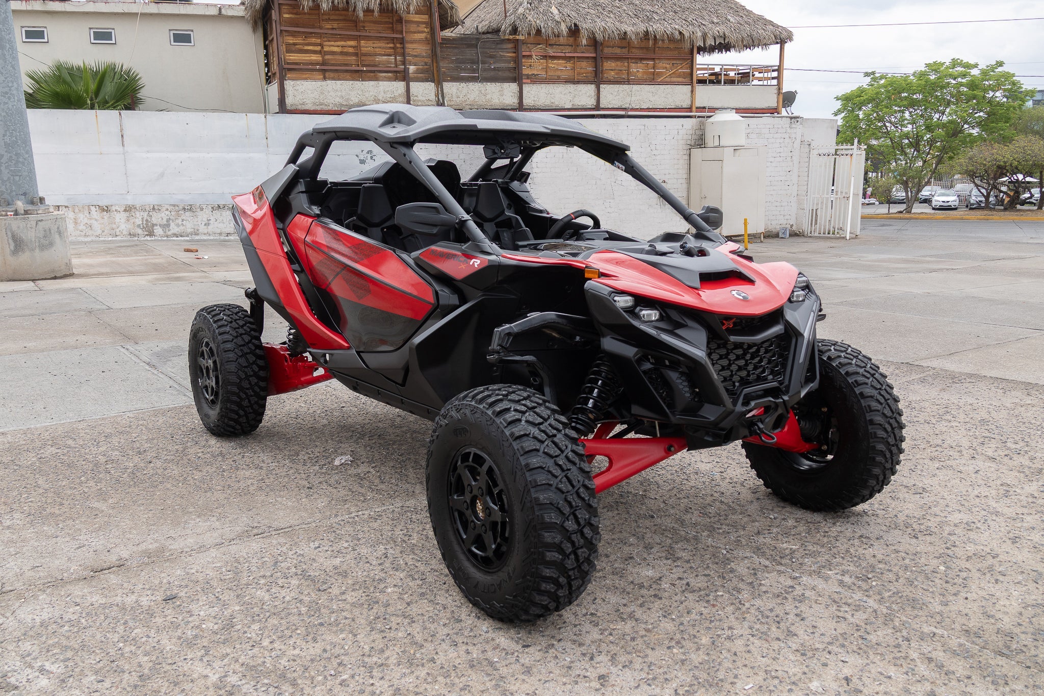 2025 Can-Am Maverick R Base