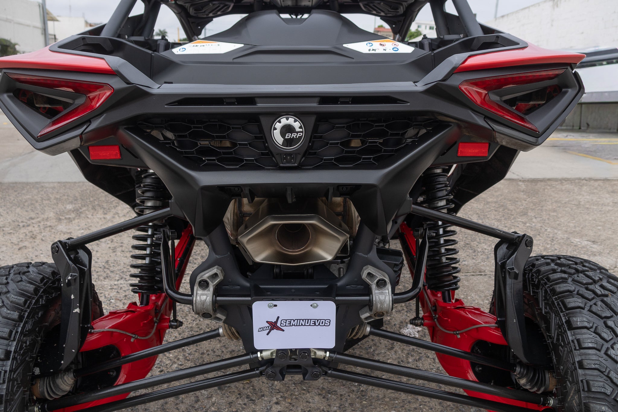 2025 Can-Am Maverick R Base