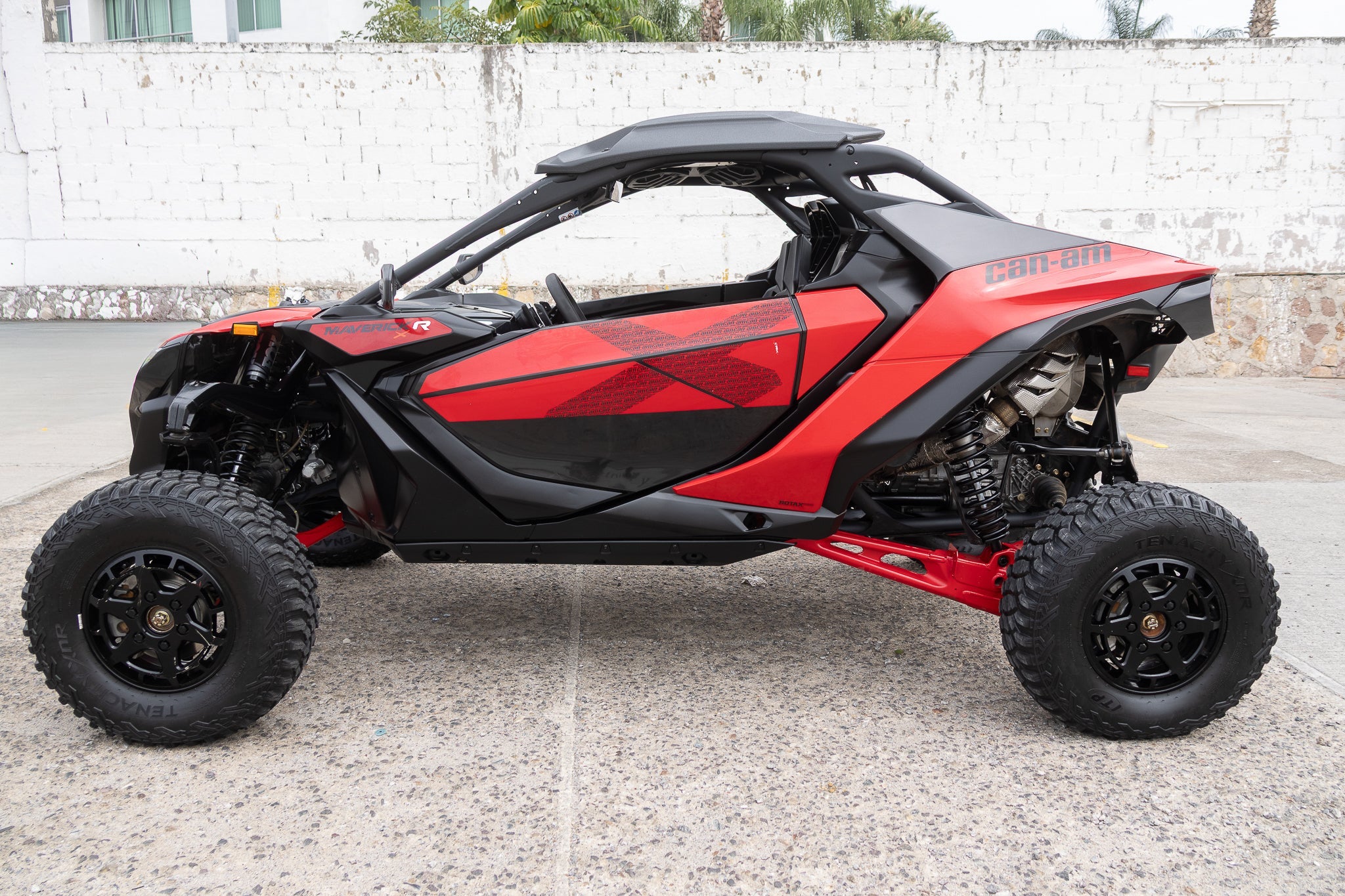 2025 Can-Am Maverick R Base