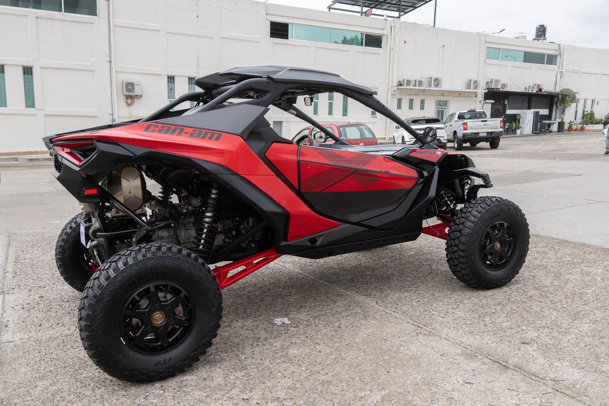 2025 Can-Am Maverick R Base