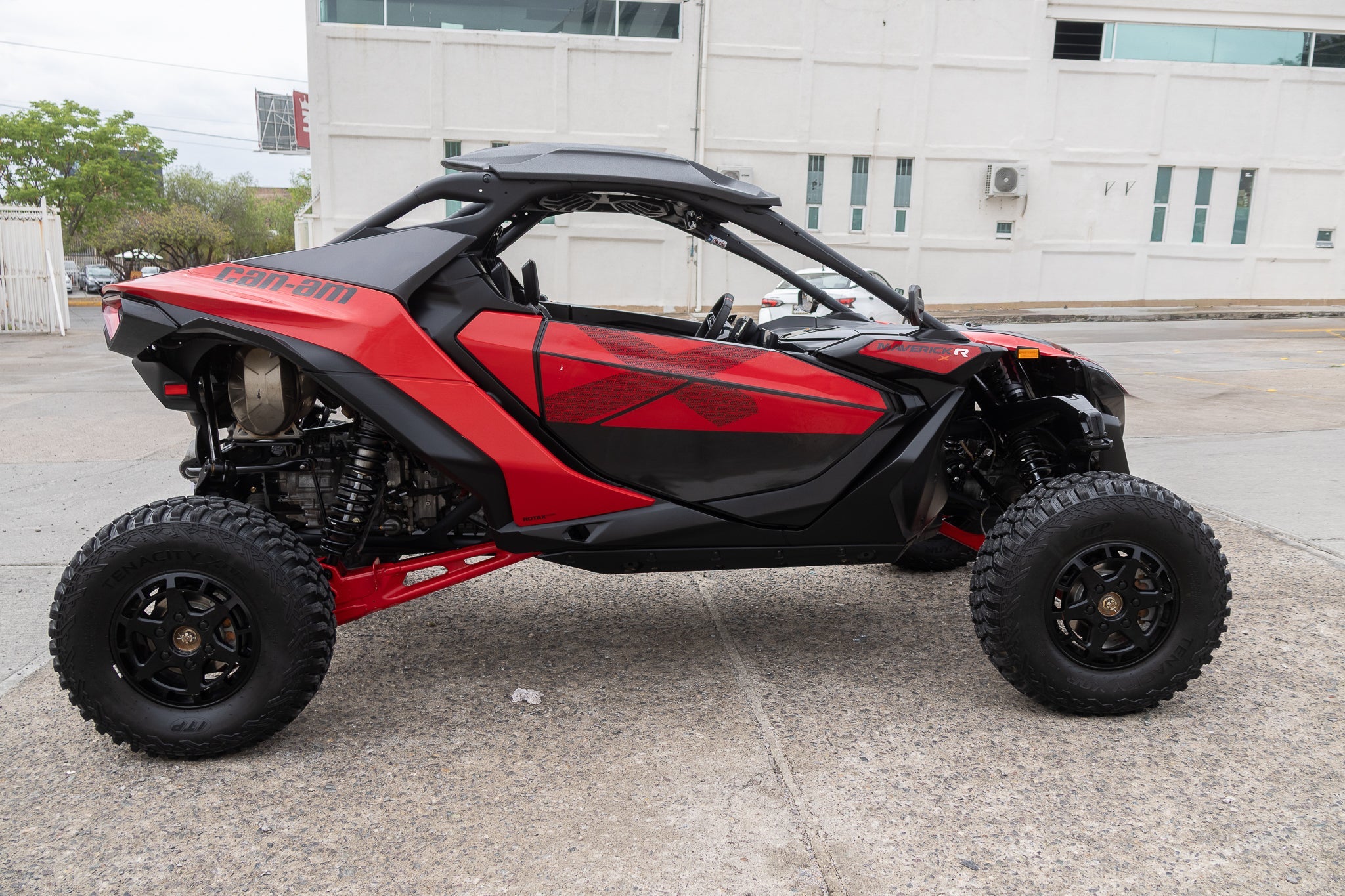 2025 Can-Am Maverick R Base