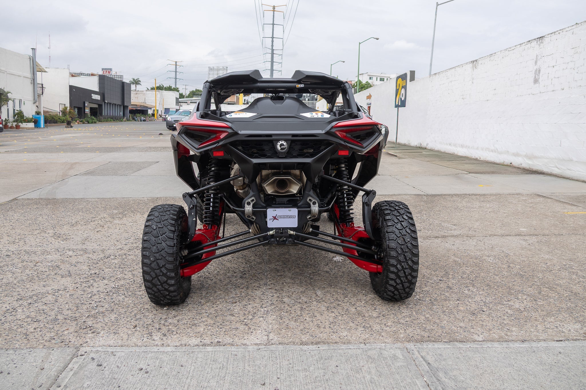 2025 Can-Am Maverick R Base