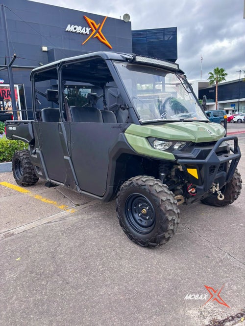 2021 Can-Am Defender Base HD8