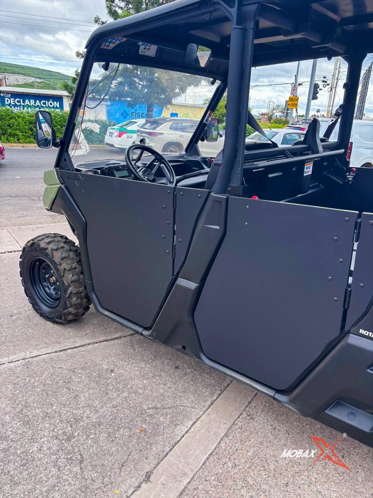 2021 Can-Am Defender Base HD8