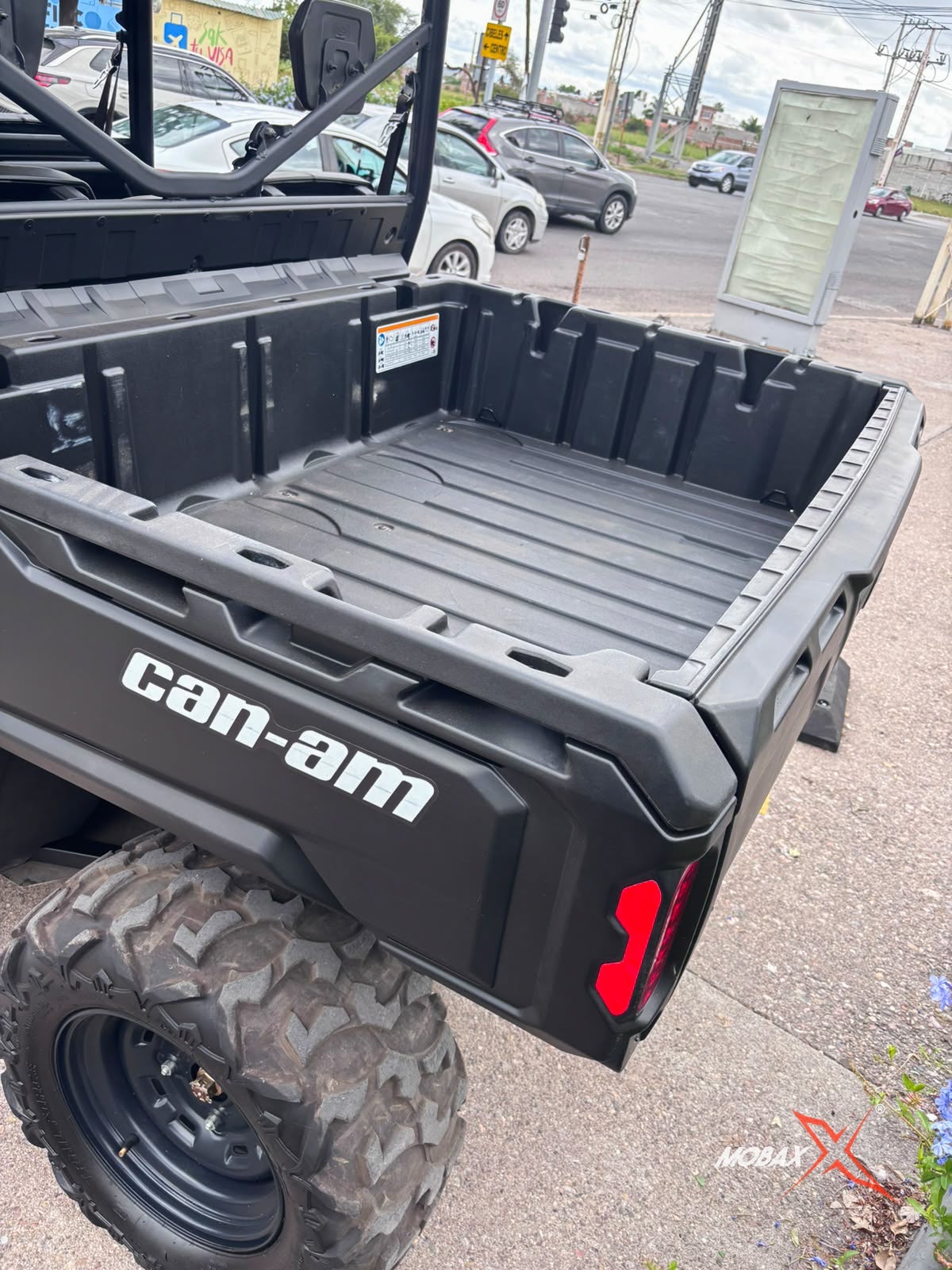 2021 Can-Am Defender Base HD8