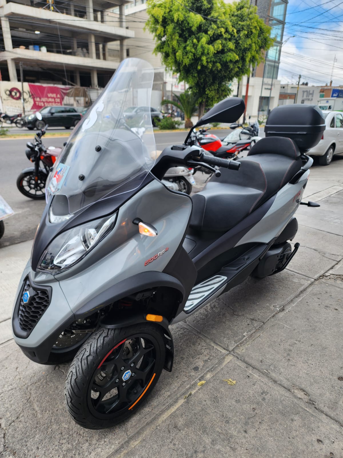 2020 Piaggio MP3 500