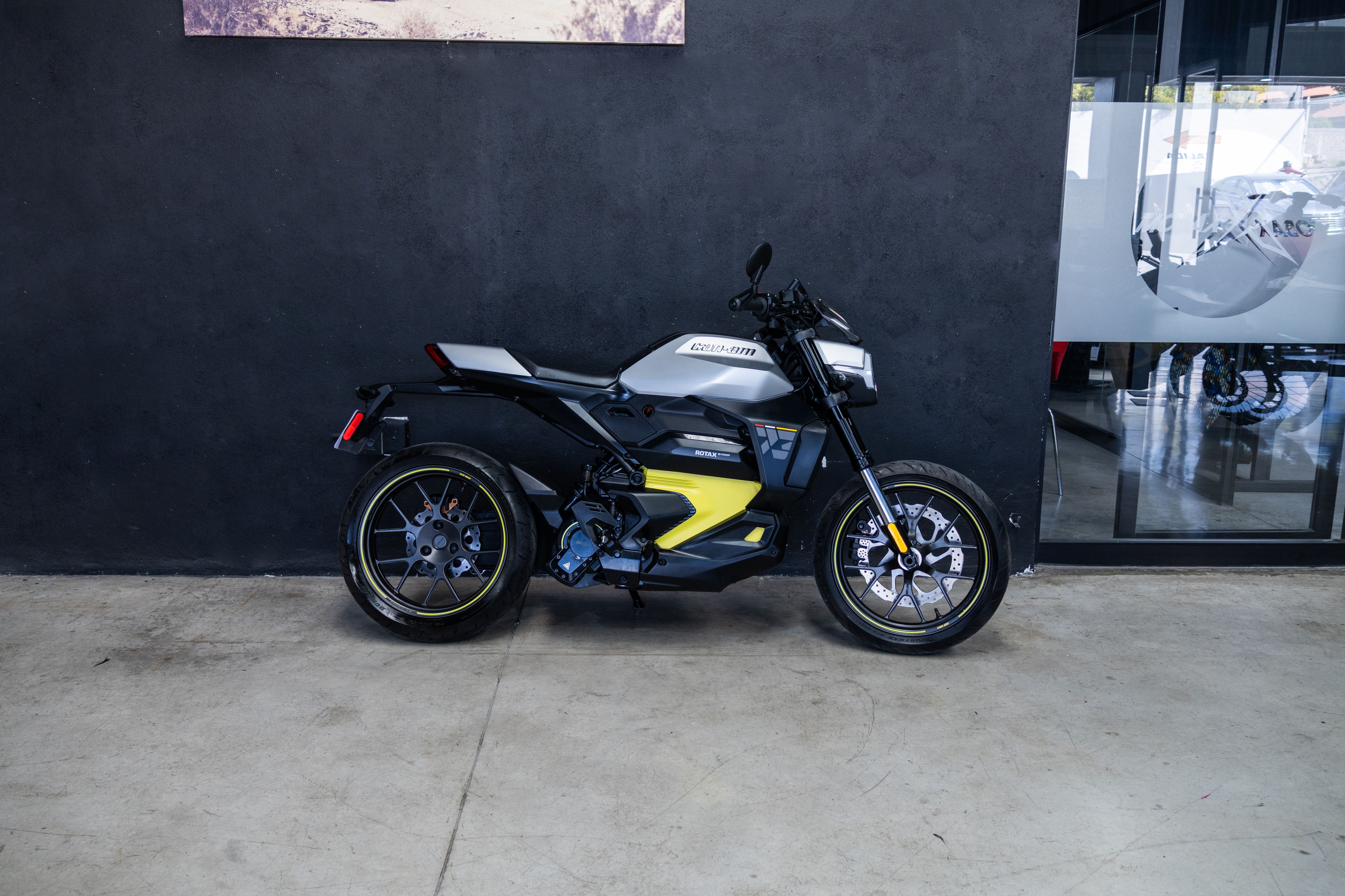 2025 Can-Am Pulse Base