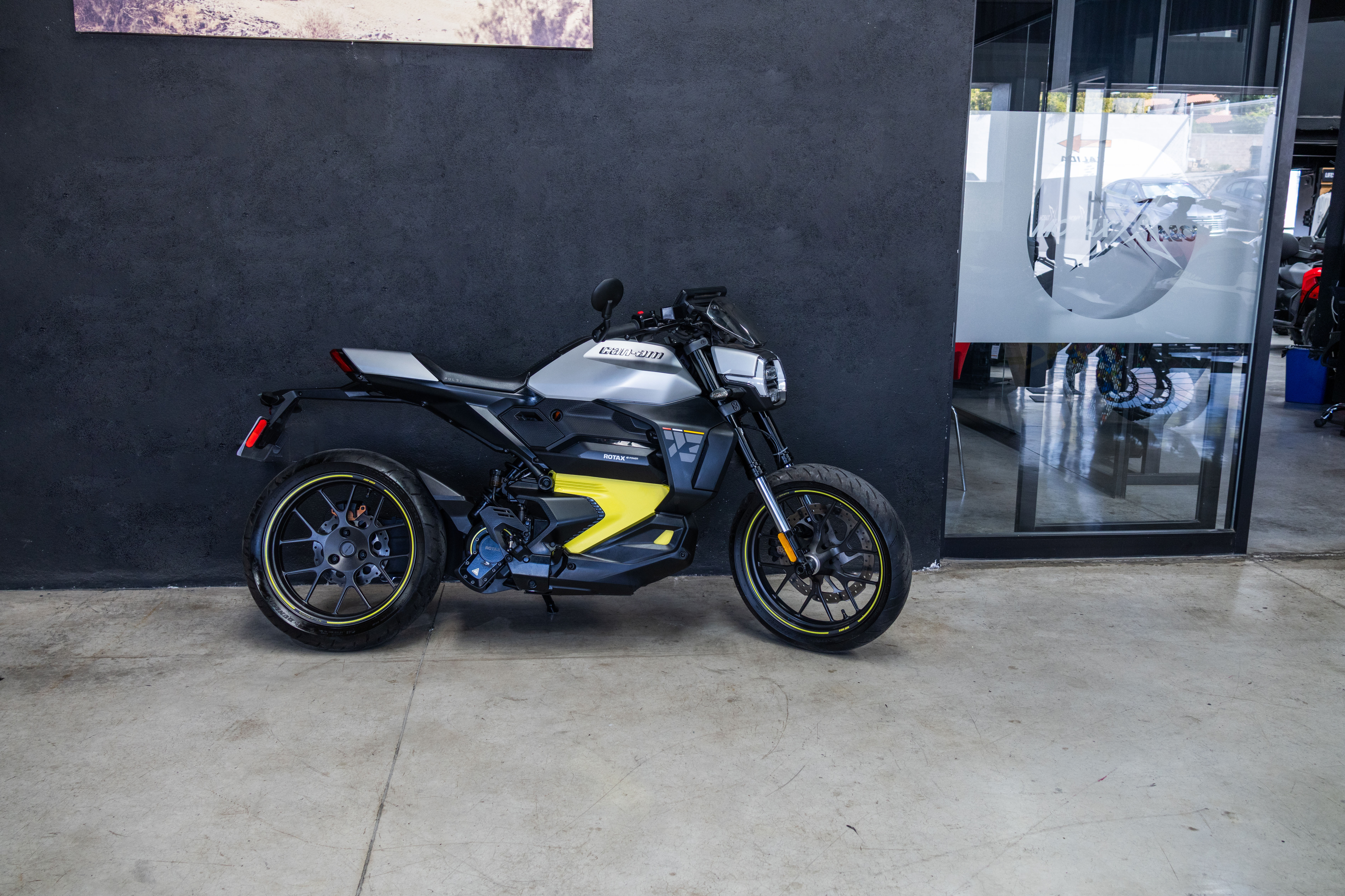 2025 Can-Am Pulse Base