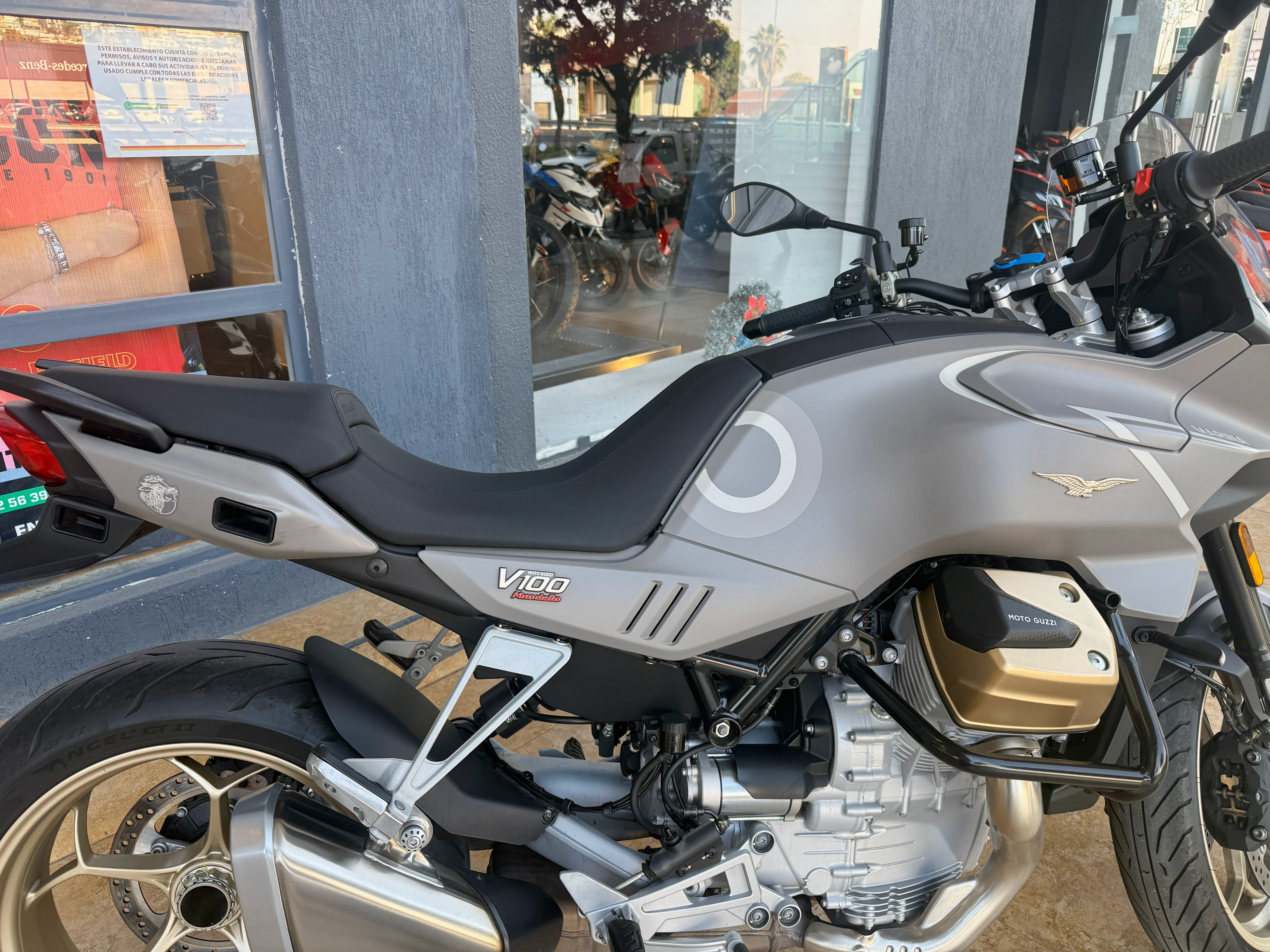 2024 Moto Guzzi Mandello V100